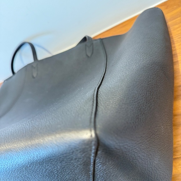 SOLD ❌Louis Vuitton Calfskin Cabas Lockme tote in Black - Picture 4 of 13